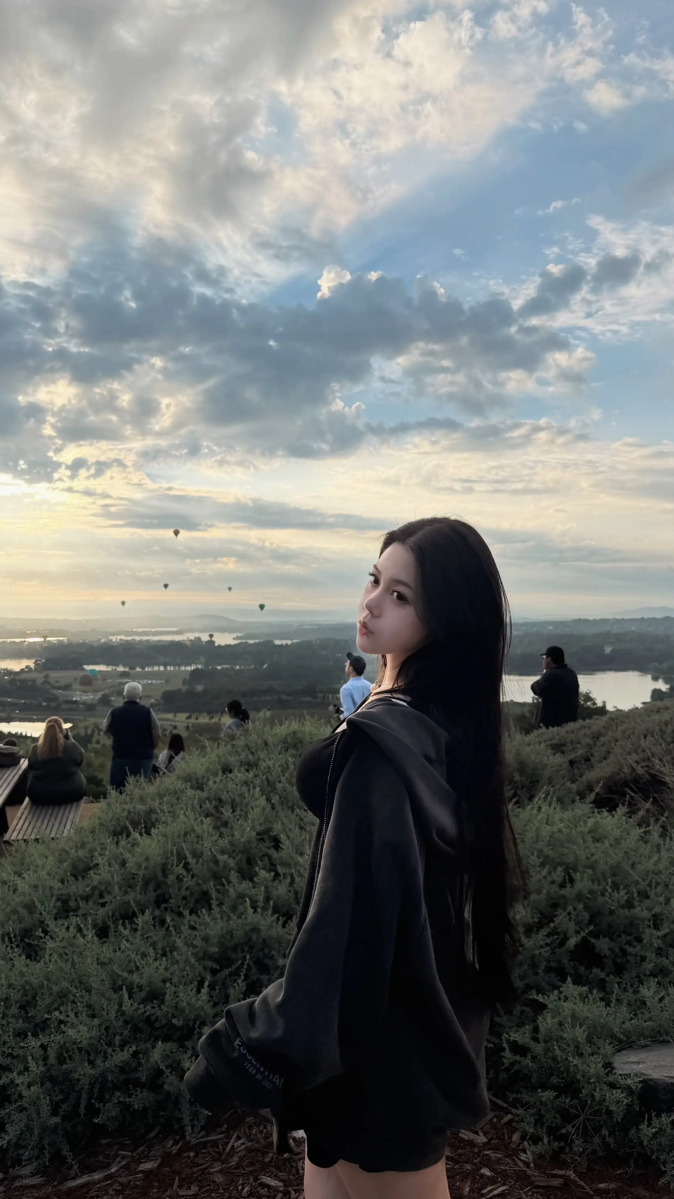 人这一生都在找一个听得见的人 连沉默也听得见的人