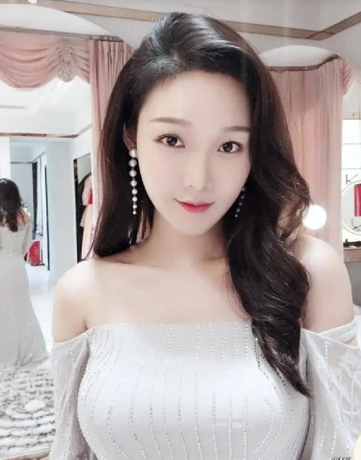 雅典娜被害的遭遇告诉美眉们，平日里和你玩到一起的姐妹淘，也许就是戴着温情面具的索