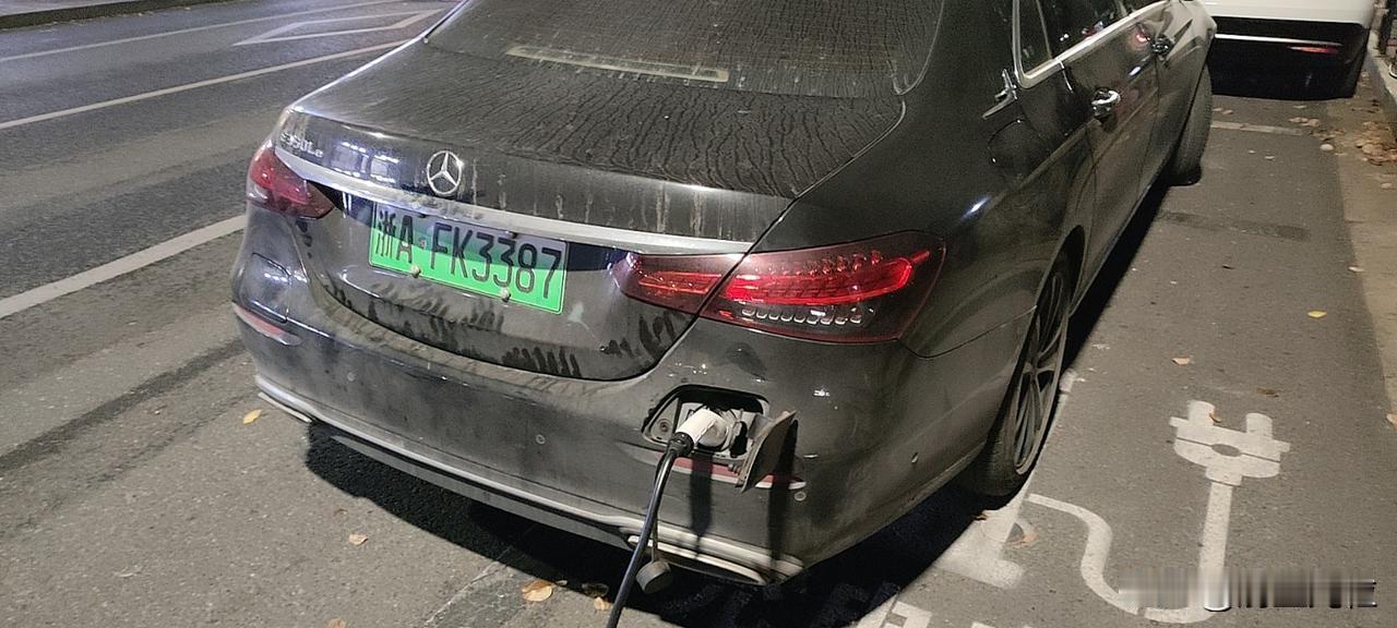 奔驰这么设计充电口的原因啊什么？行为艺术吗？