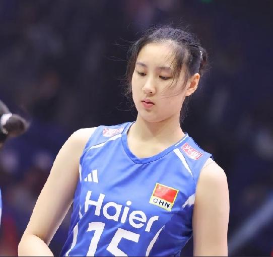 中国女排的大可爱--金佳宝，已飞抵江门训练基地，与姐妹们汇合，共同备战，一周后的