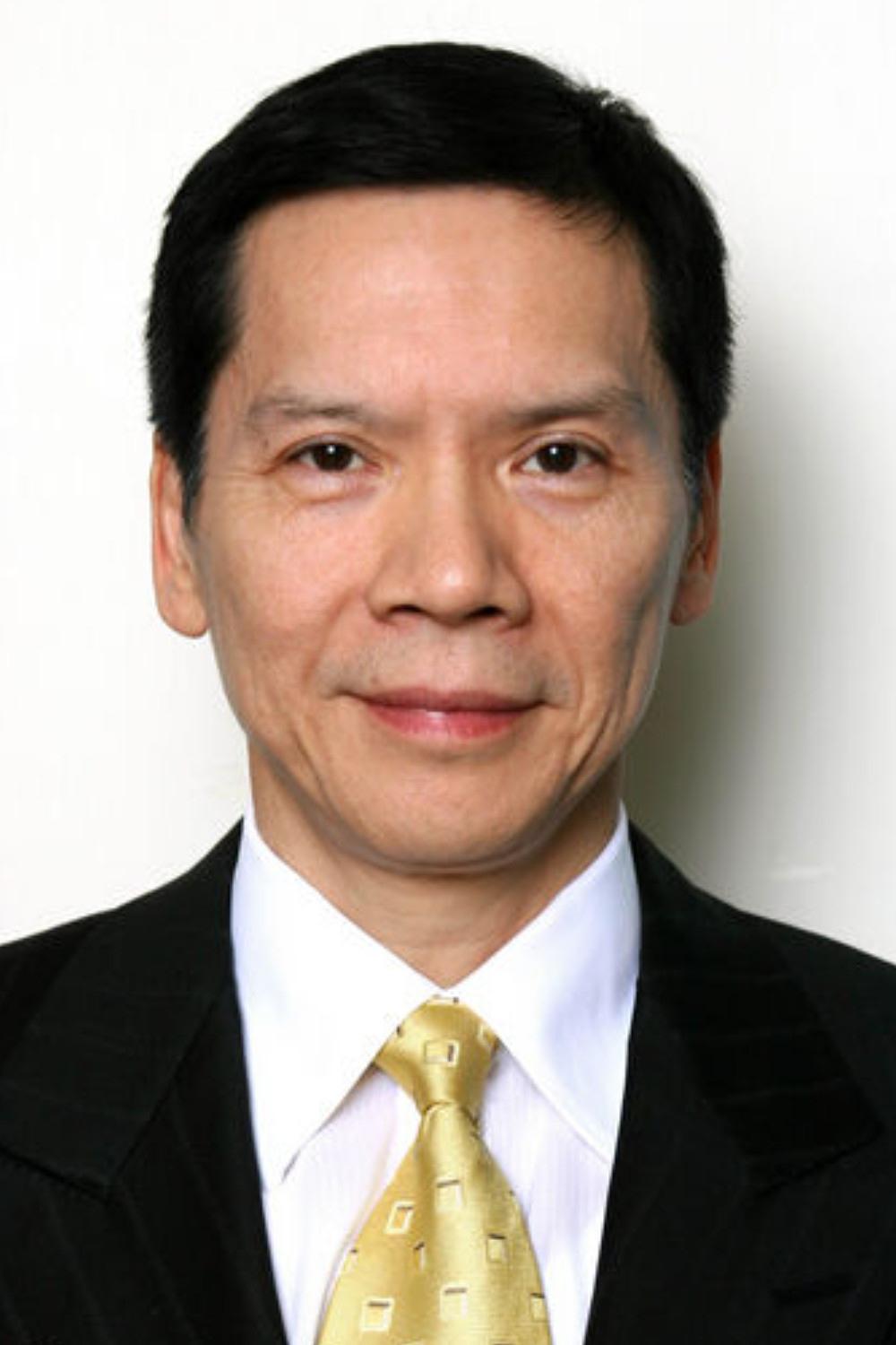 向华强自曝为了捧红向佐亏了好几个亿，还说他是扶不起的阿斗。他爸发错力了，应该问问