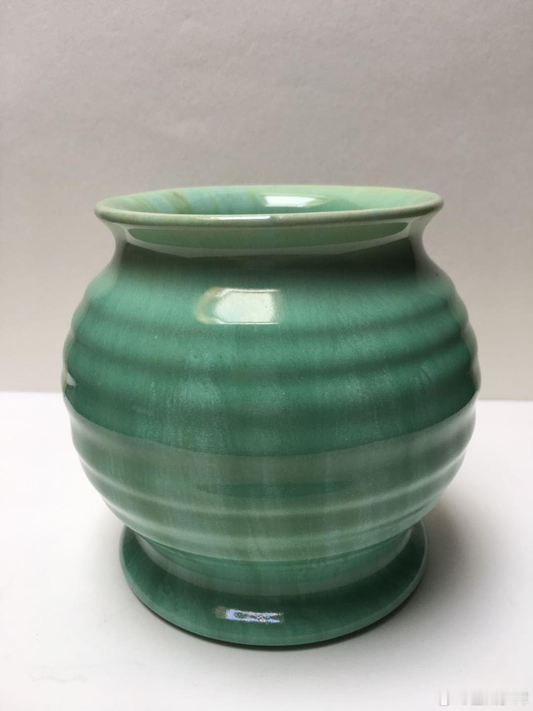 每周鉴赏收藏精品之金代钧窑窑变釉弦纹尊本件瓷器的年代和窑口会有争