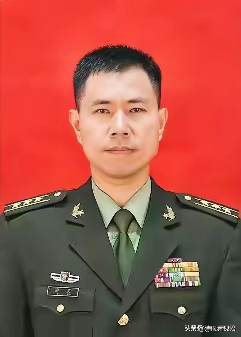从边防小兵到强军尖兵！科班学霸扎根边疆20余年，不愧为最美新时代军人谢亮，