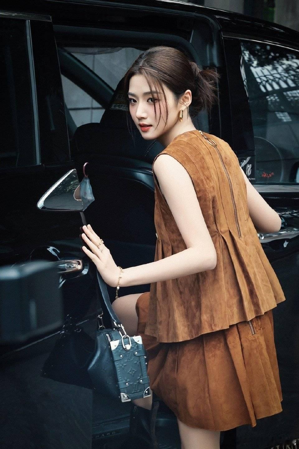 卢昱晓澳门lv品牌活动直拍，这个卢昱晓好美⌯oᴗo⌯跟lv太适配了˙ᗜ˙