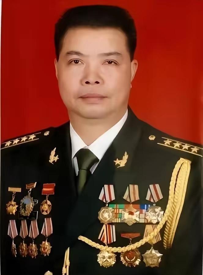 隆志勇，曾任广西贵港军分区司令员，拥有大校军衔。在长达八年的侦察生涯里，他带领队