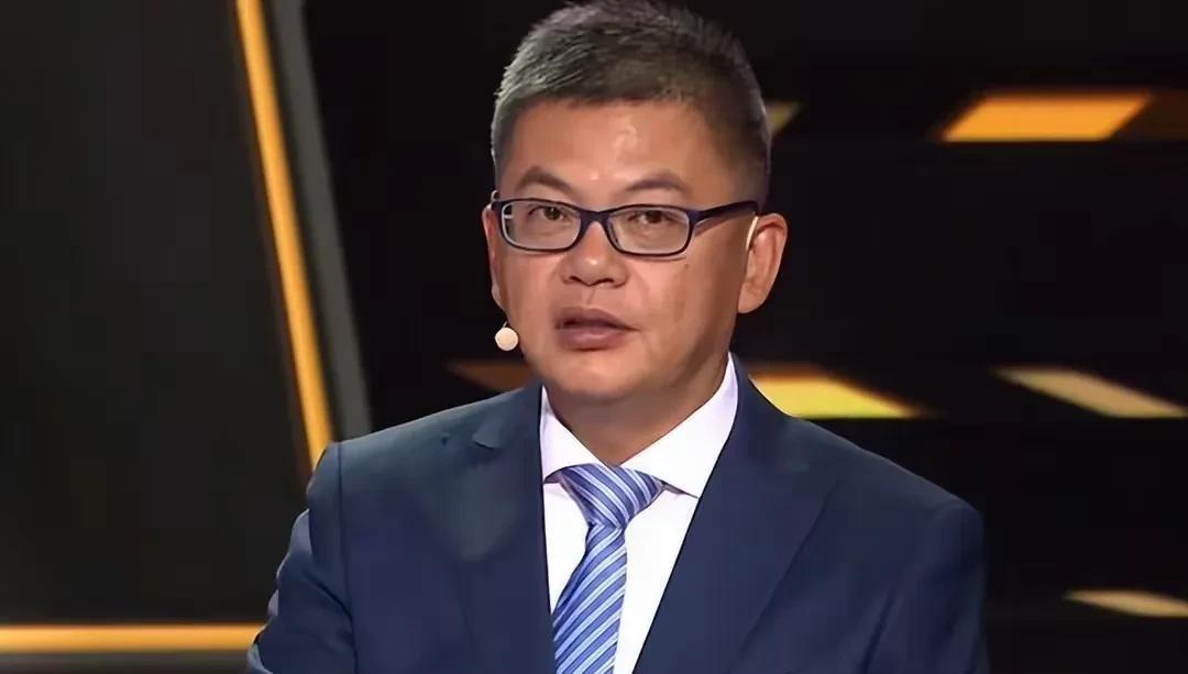 这个比赛，亚历山大上半场就4犯规是比赛的转折点，目前最精彩的两轮系列赛，都和掘金