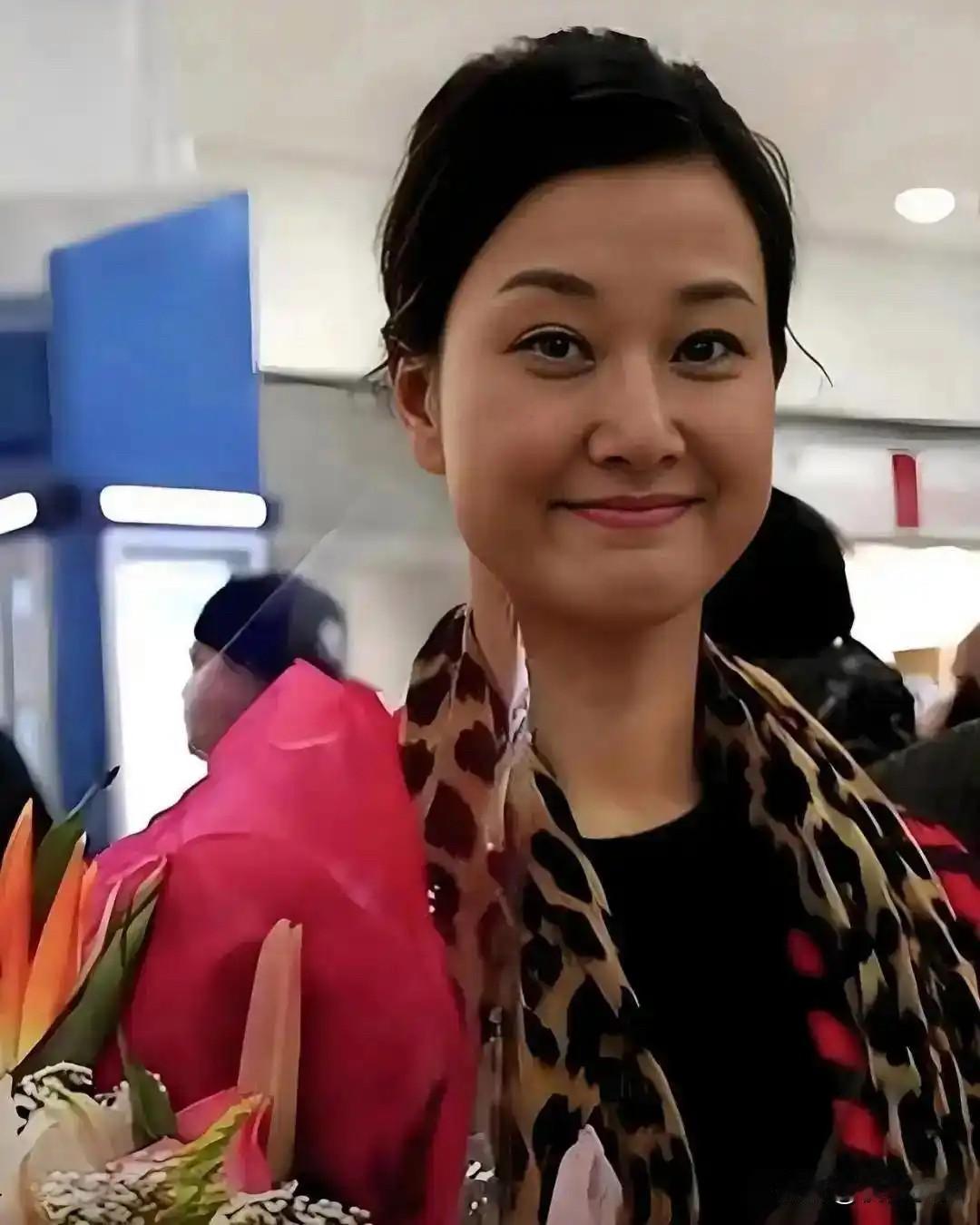 60岁宋祖英近照曝光，气质颠覆过往，网友：完全认不出！[赞][赞]