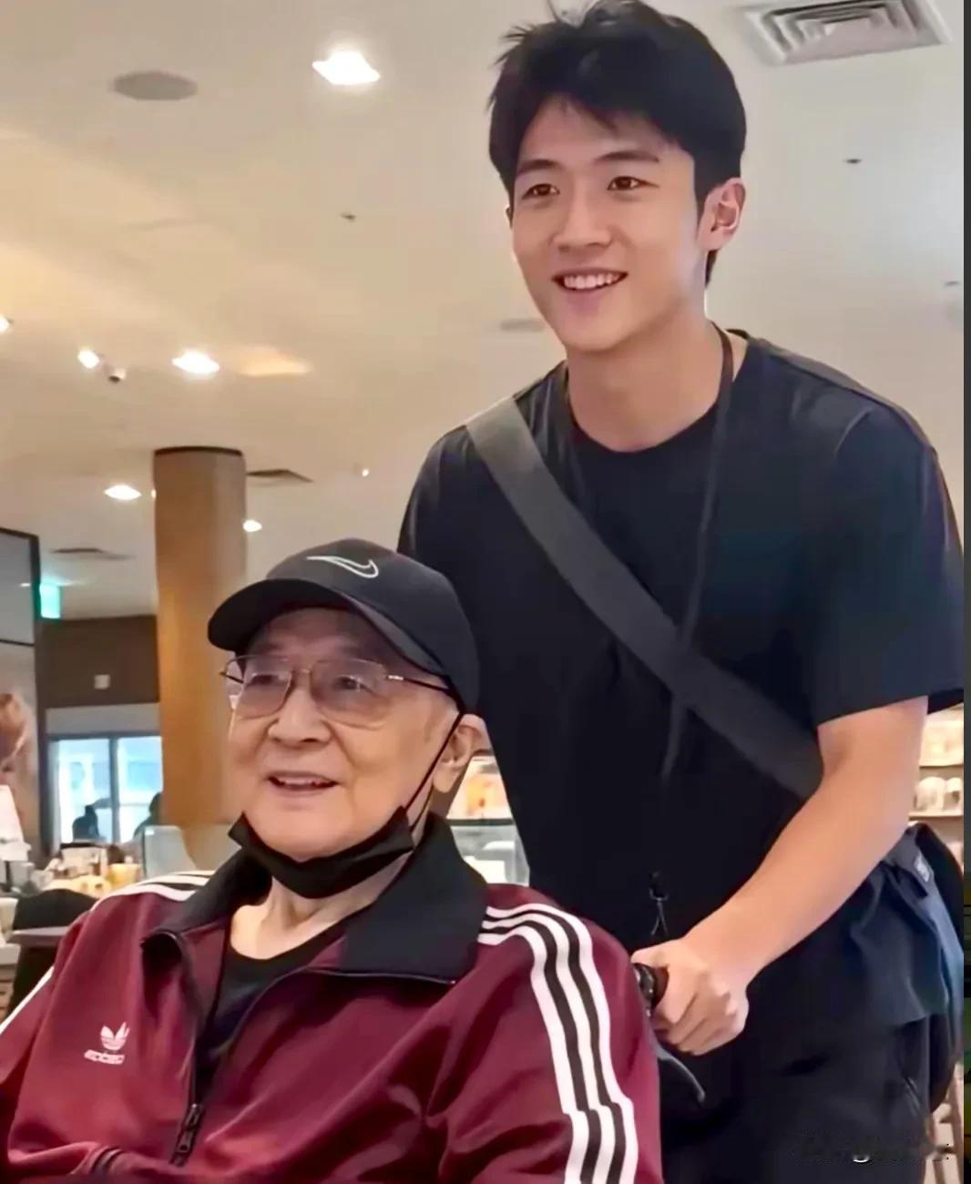 看到这爷孙俩，才知道张柏芝为谢家做了多大功劳[滑稽笑]