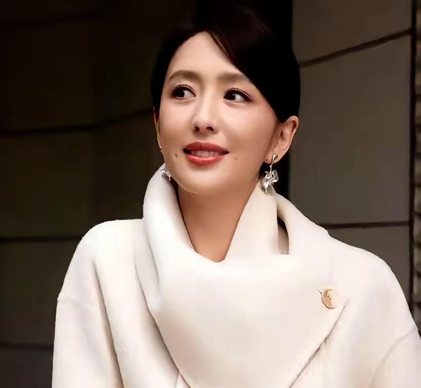 我现在严重怀疑，佟丽娅之所以不再婚，不是因为她不想。陈思诚每周三雷打不动地接儿