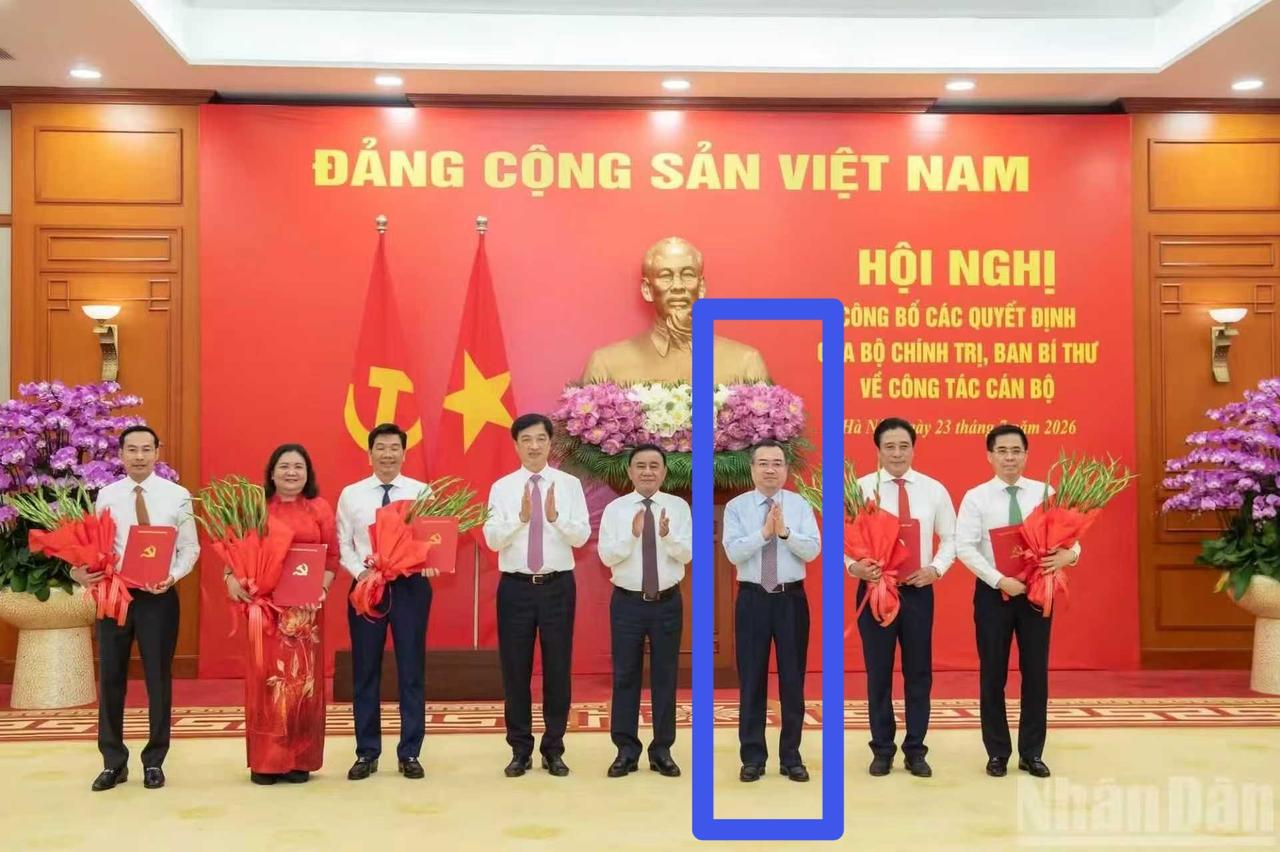 不简单！陈锦秀、阮维玉、阮青毅出席越南干部工作相关决定公布仪式。评论几句：阮