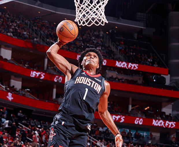 上赛季NBA常规赛中，阿门-汤普森场均32.2分钟，场均数据为14.1分8.2篮