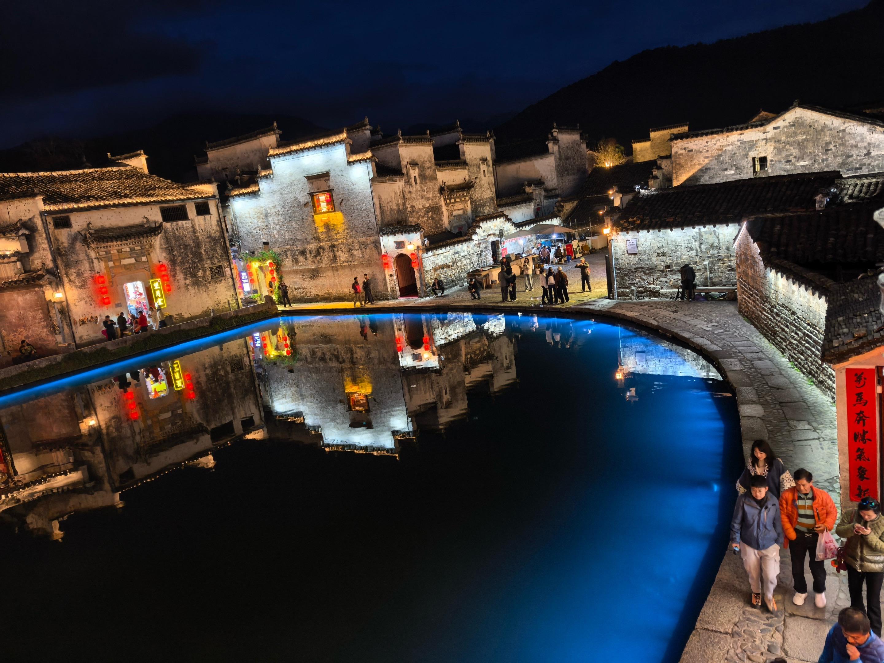 宏村夜景好美。