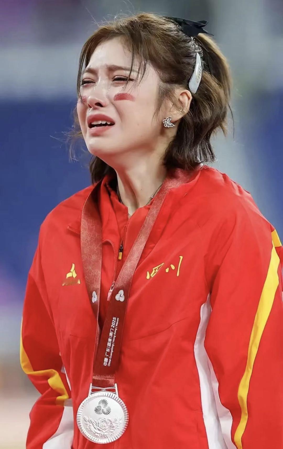 吴艳妮拿银牌，很好的证明了一件事，那就是一个人再有实力，得过再多的金牌，