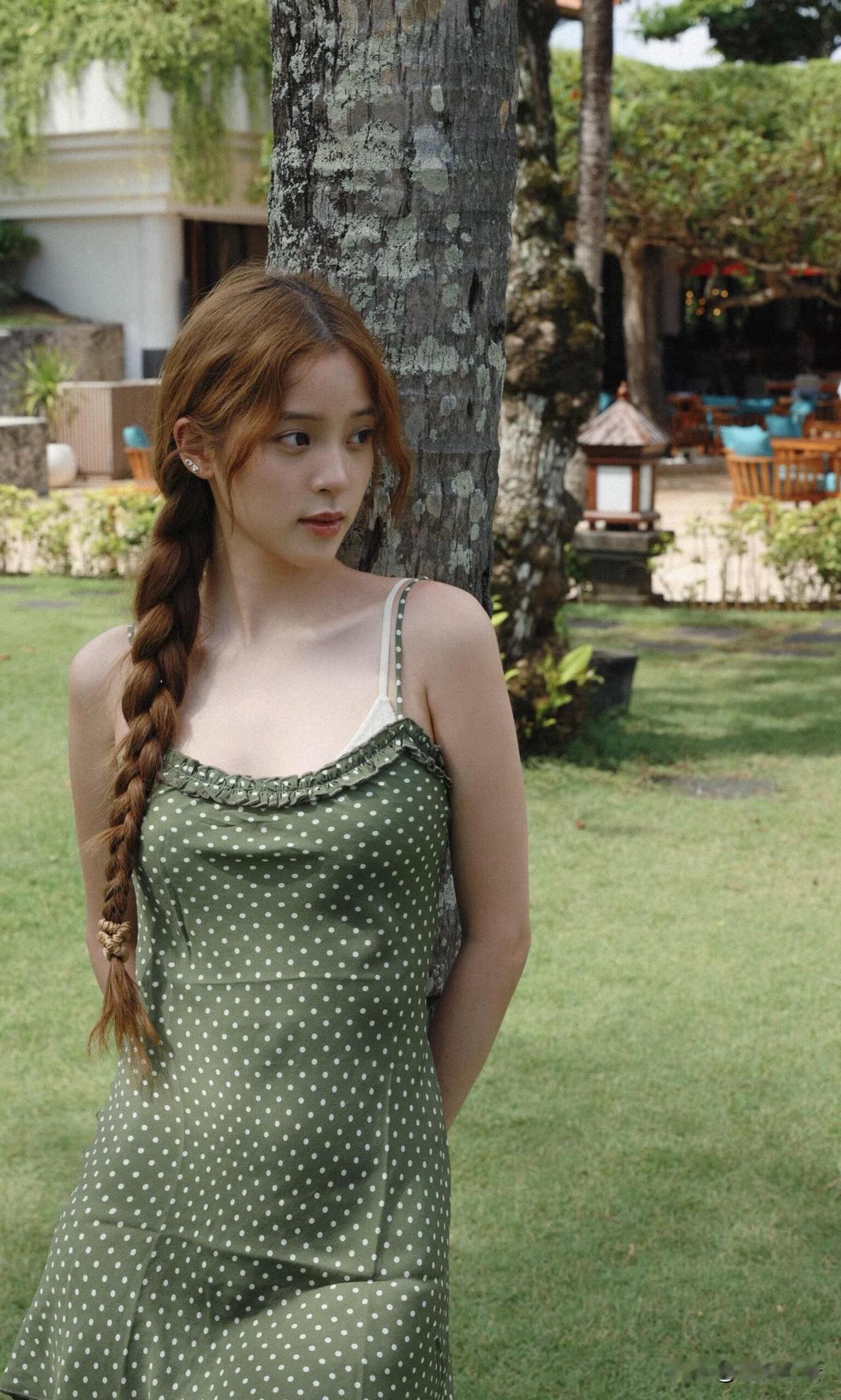 欧阳娜娜巴厘岛大片，审美永远在线！欧阳娜娜的巴厘岛写真，直接美到窒息✨浅