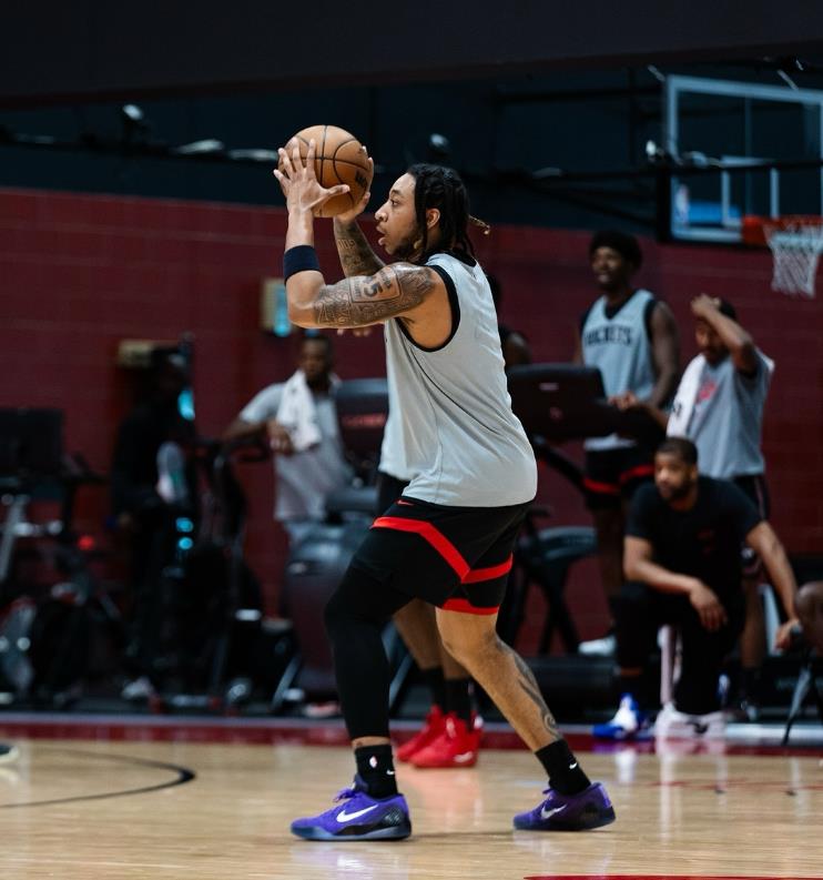 火箭队现在缺少控卫，不过现在好了，根据消息显示，火箭队即将与他们的第四控卫戴维森