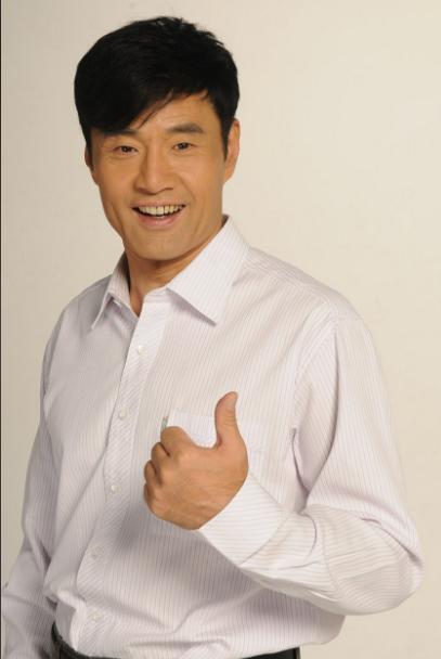 于荣光怎么也想不通，结婚35年以来，他零绯闻，钱他赚、饭他做，十分宠爱妻子，但2