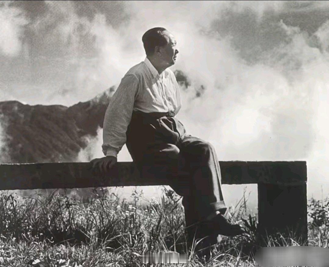 教员说：“一个人的知识面要宽一些，当你的学识足够渊博的时候，你就似站在了山巅之上