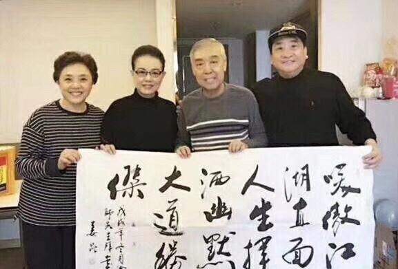 师胜杰病重，一张罕见的留影，这张照片拍摄于2018年春节后，地点是北京师胜杰家中