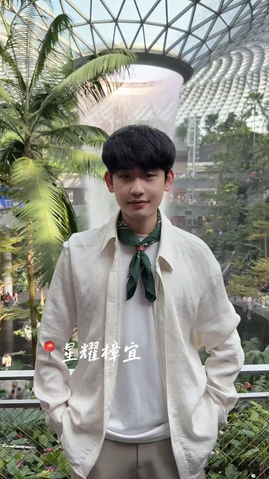 1月16日，黄凯更旅行vlog，并配文“终于来到了新加坡”。凯凯打卡了星耀樟宜、