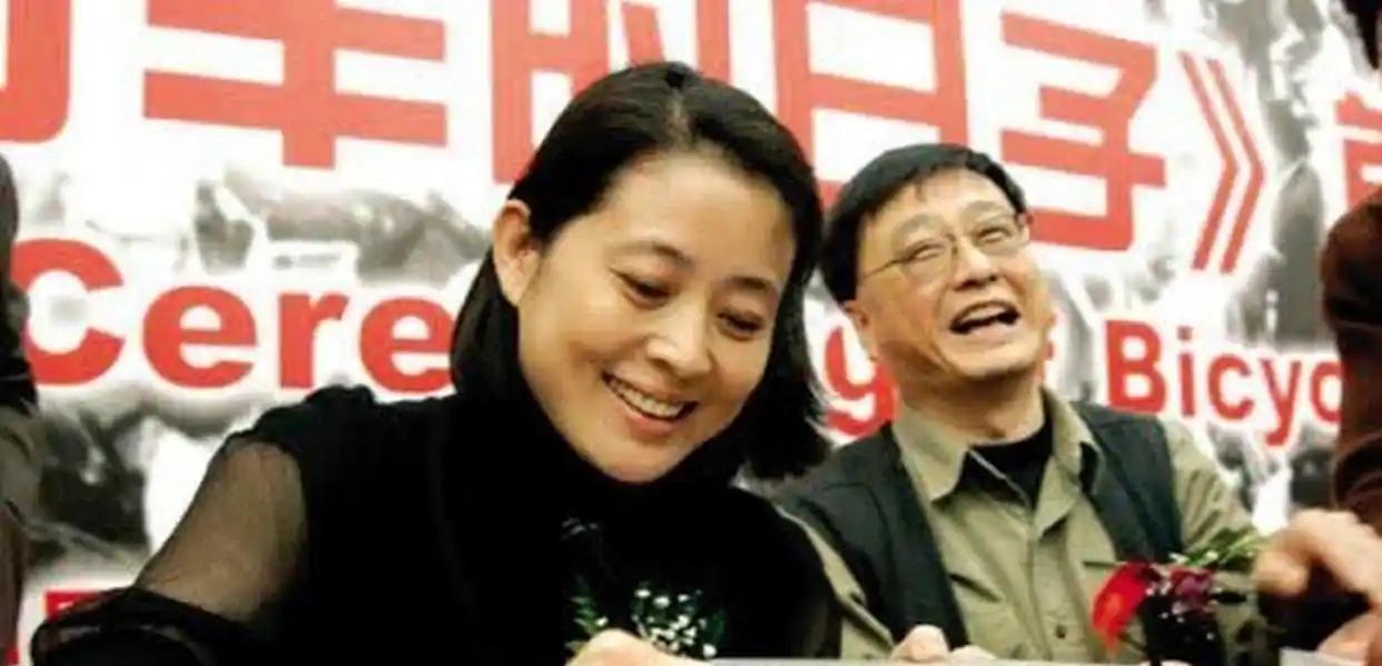 把房子和存款全留给倪萍，独自从婚姻里净身出户，73岁的王文澜，用19年赎一道自己