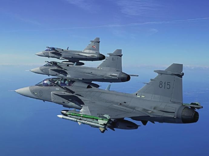 每天认识一件兵器瑞典JAS39“鹰狮”战斗机机身长度：14.1米机身高度：4