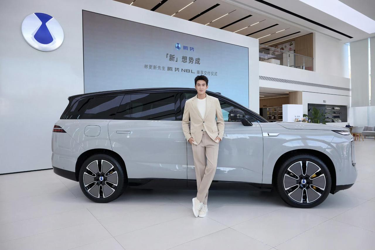 林更新眼光绝了林更新更新座驾腾势N8L相比腾势N9，我更熟悉腾势N8L，上个月