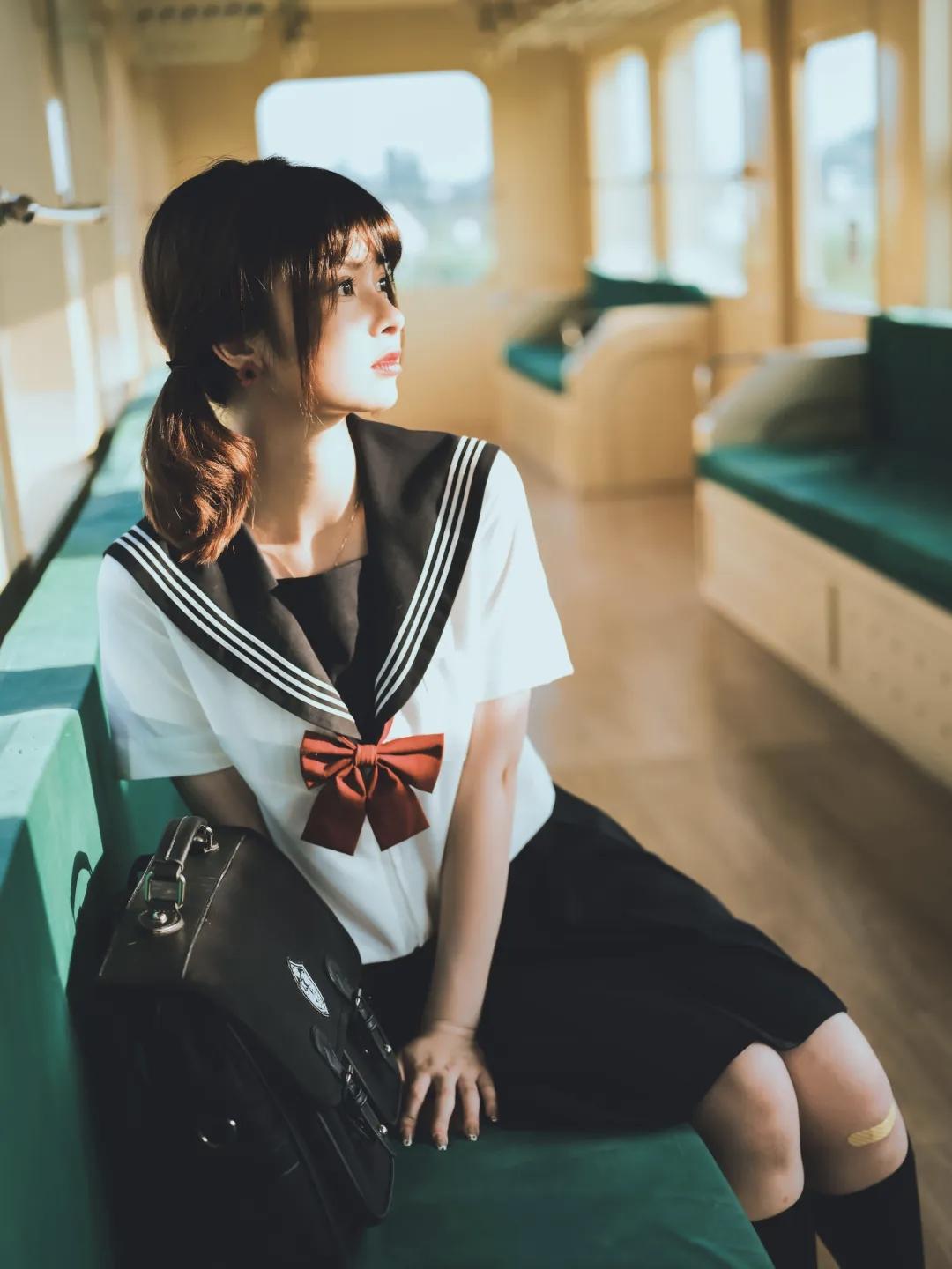 阳光明媚的一天美女的美丽瞬间分享