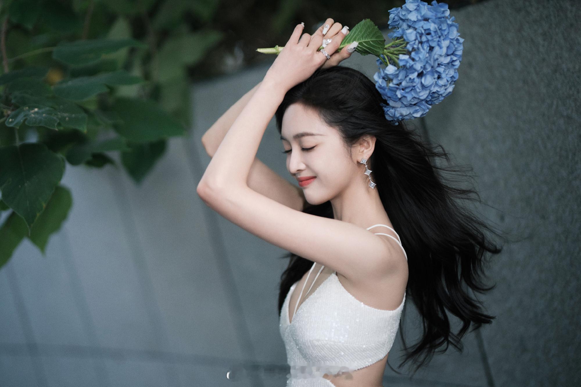 吴宣仪明艳写真大片