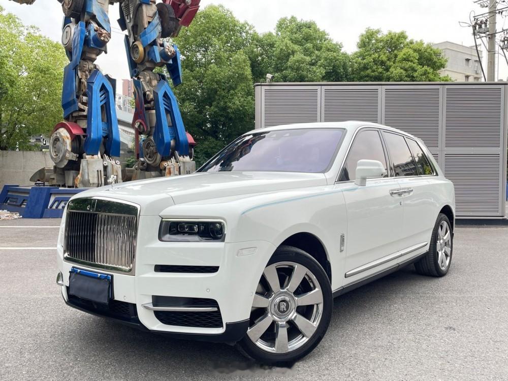 来自这个世界Z顶级的SUV看照片可能看不出那种压迫感不过毕竟也发布这么多年新款都