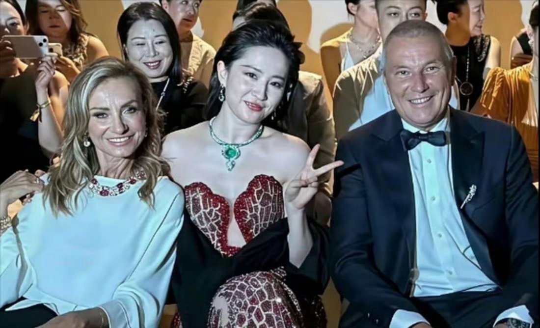 宝格丽总裁直接放出刘亦菲生图，太真实了，这状态绝了