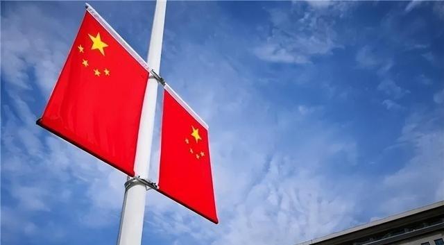 最近网上有一种说法，说国家正在把芯片工厂、大型实验室、军工项目和数据中心全部搬到