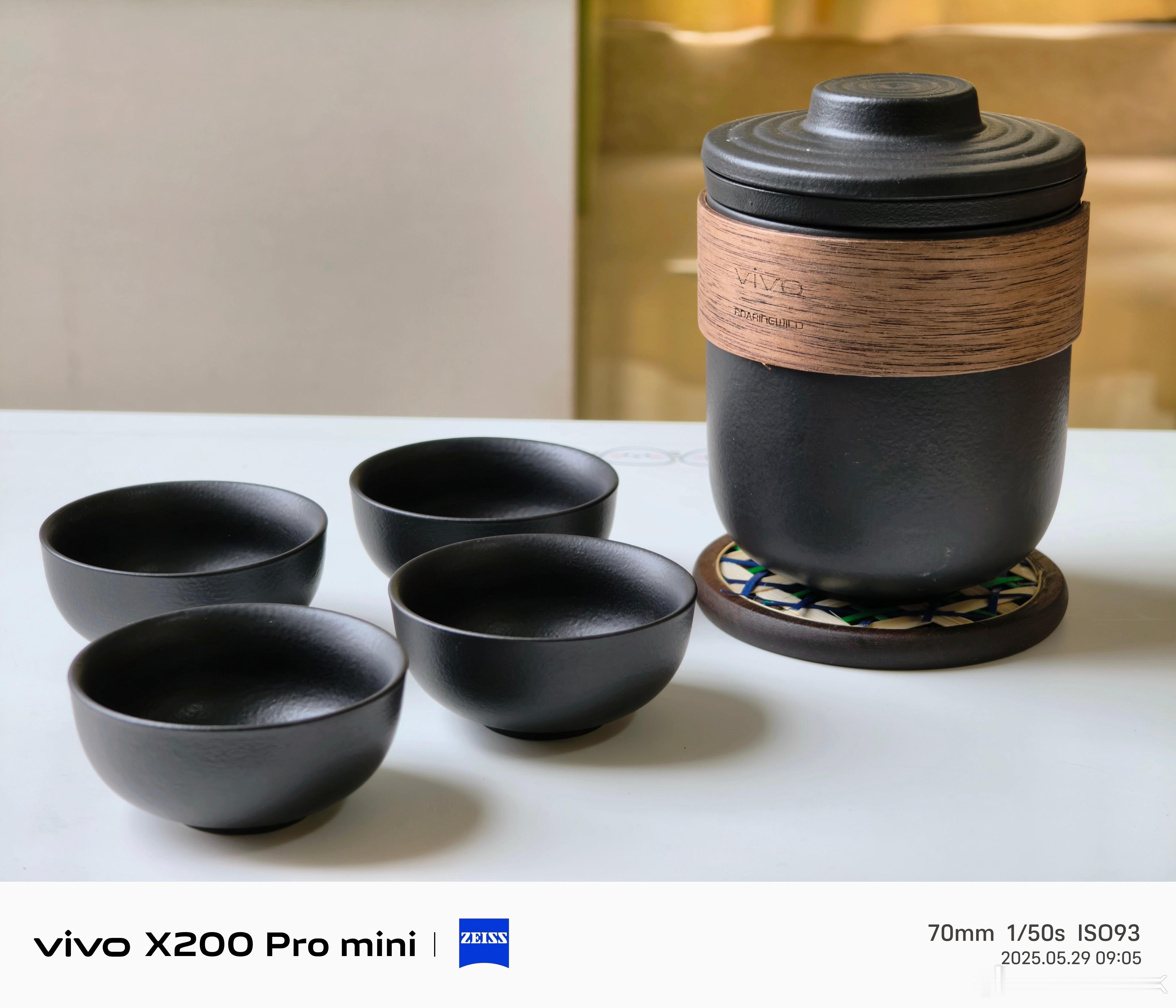 蓝厂『笠下青野』端午礼盒，一套户外便携茶具，一个竹子编制的古风扇子，最神奇的是这
