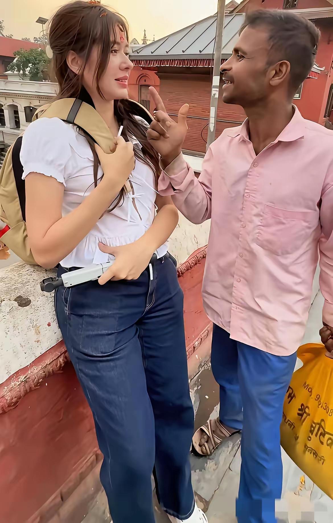 癞蛤蟆想吃天鹅肉，痴心妄想！一貌美如花的女子到印度旅游，想领略阿三的风光。没想到