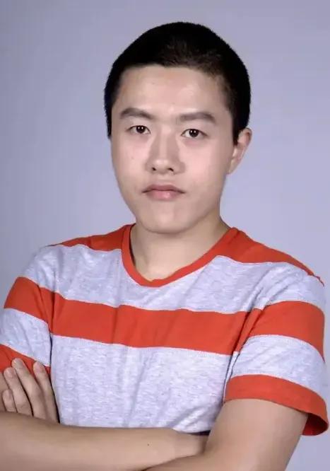 张艺谋拍了四十多年，徐克也拍了四十多年，谁都没想到，有个半路出家的四