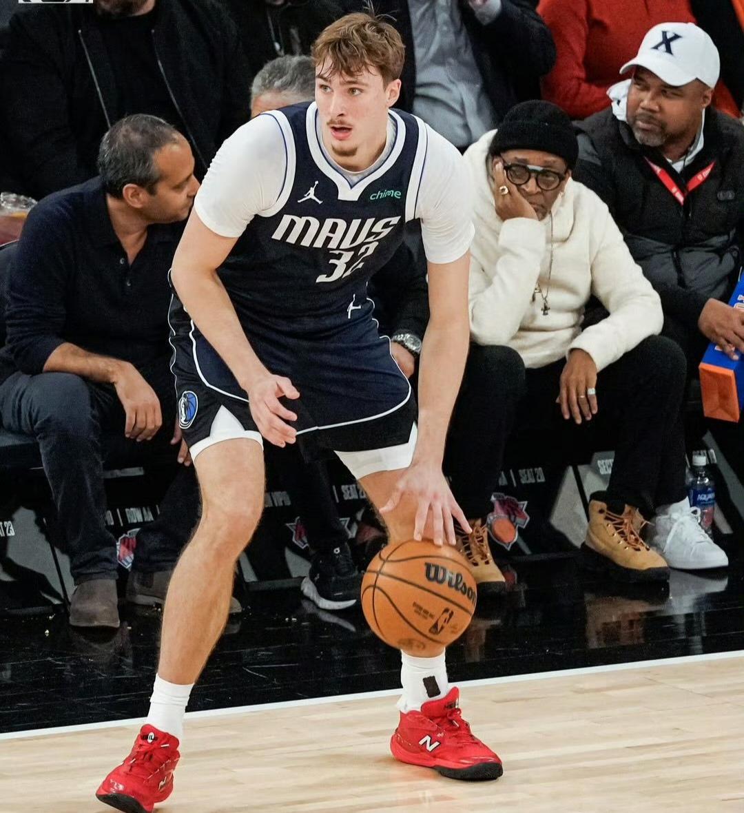 两战轰下83分，弗拉格刷爆两大新秀纪录！火箭完整体阵容面对三连败的独行侠，本场