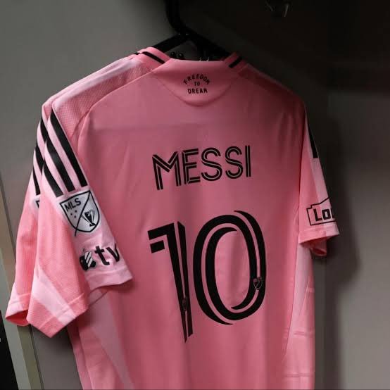 记者FavianRenkel：与其纠结梅西是否走向裁判更衣室这件事，不如把注意