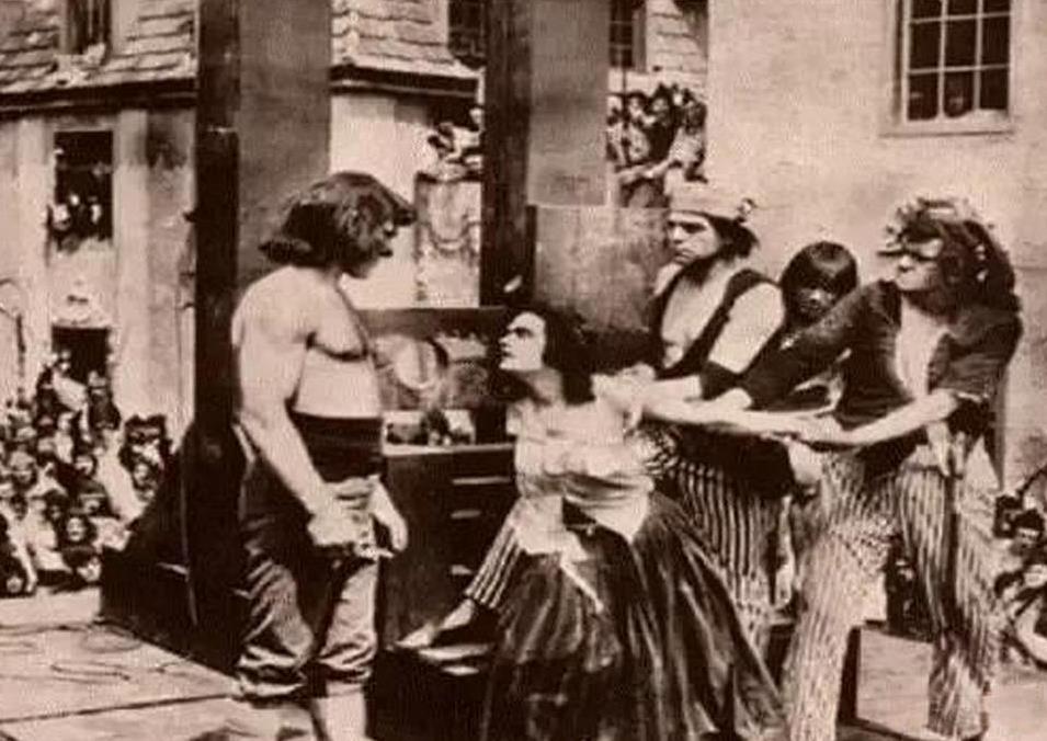 1638年，法国昂热，一名18岁妙龄少女将被处绞刑，刽子手一眼就看中了她，决定救