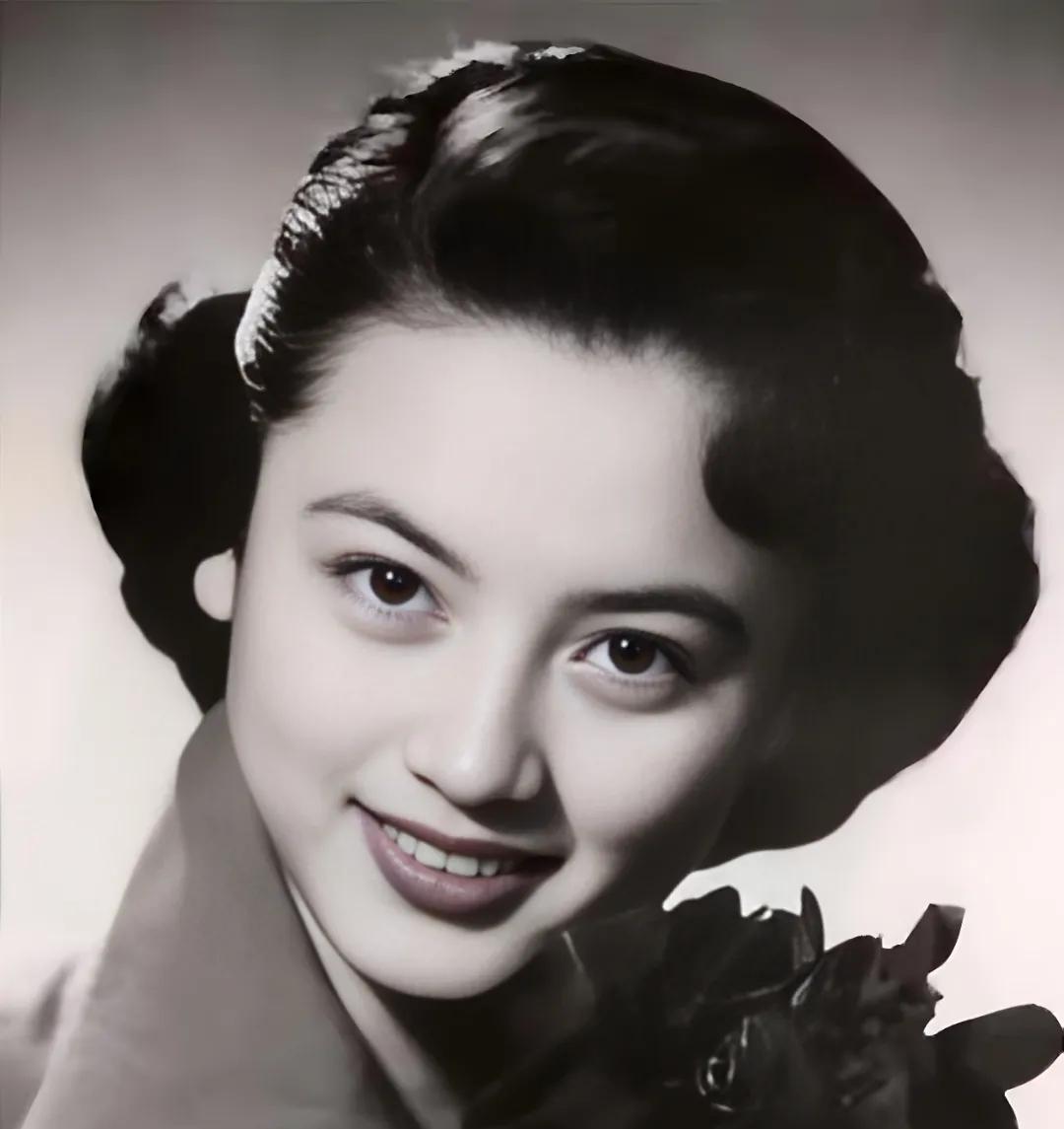 1949年，特务头子毛森，抓捕了一个交际花小姐，百乐门交际花遭特务烙铁烫！撕开伪