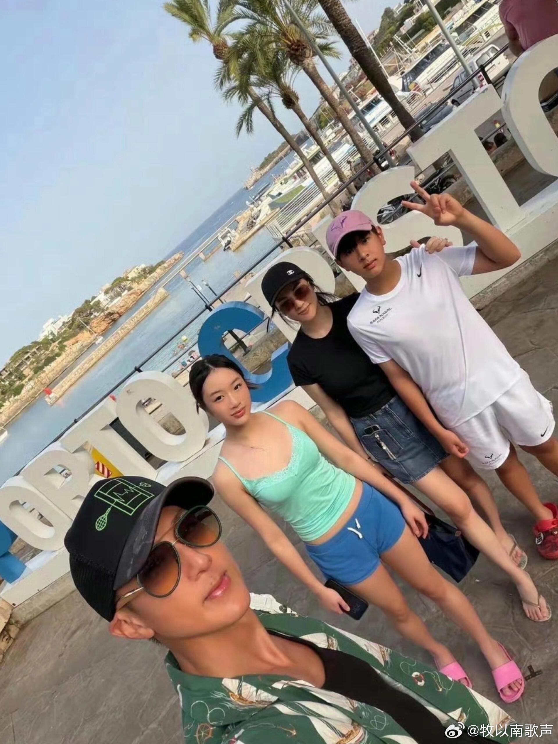 吴尊儿子女儿的颜值，真的太顶了，吴尊一家四口照片真的好养眼，吴尊女儿已经15岁了，儿子也13岁了！当