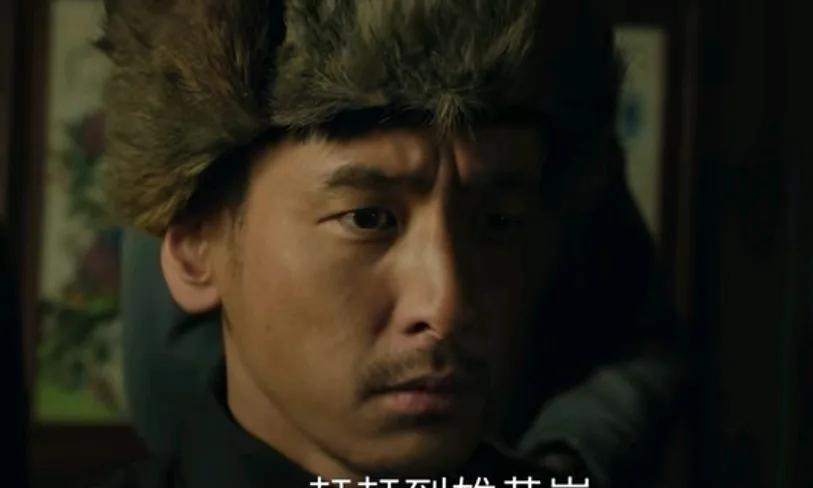 《归队》最新剧情预告，小贵弄得一身狼狈地走在雪地上，当他看到家的时候，他笑了，这