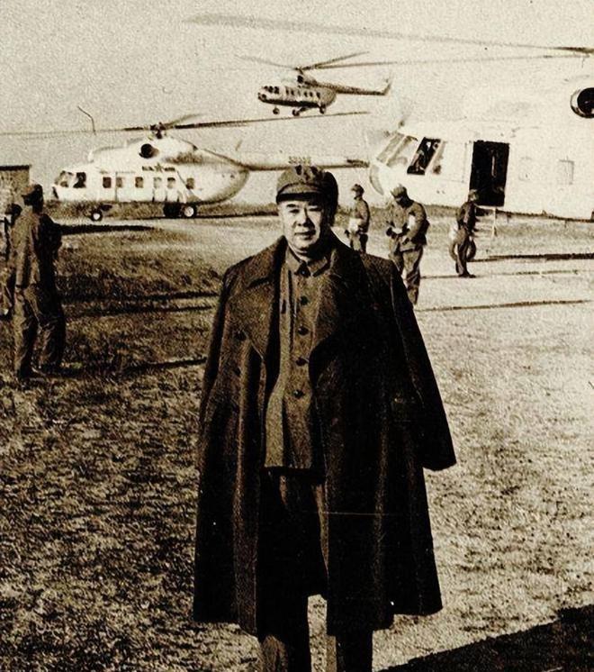 1985年福州军区被撤，司令员江拥辉远赴北京开会，却发现自己并无新任命，回到福建