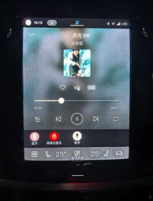 沃尔沃车机更新，优点是自动启停可以关，起步更迅速；低速没有顿挫感；高德地图绿灯也