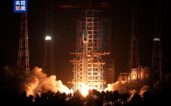 凌晨三点四十八分的海南，一枚火箭点亮了整个夜空 3月13日3时48分，大多数