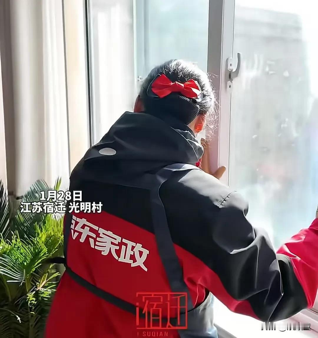 刘强东对光明村村民好的过分！本以为只有发的年货礼品，办的村晚。还派出了京东家政