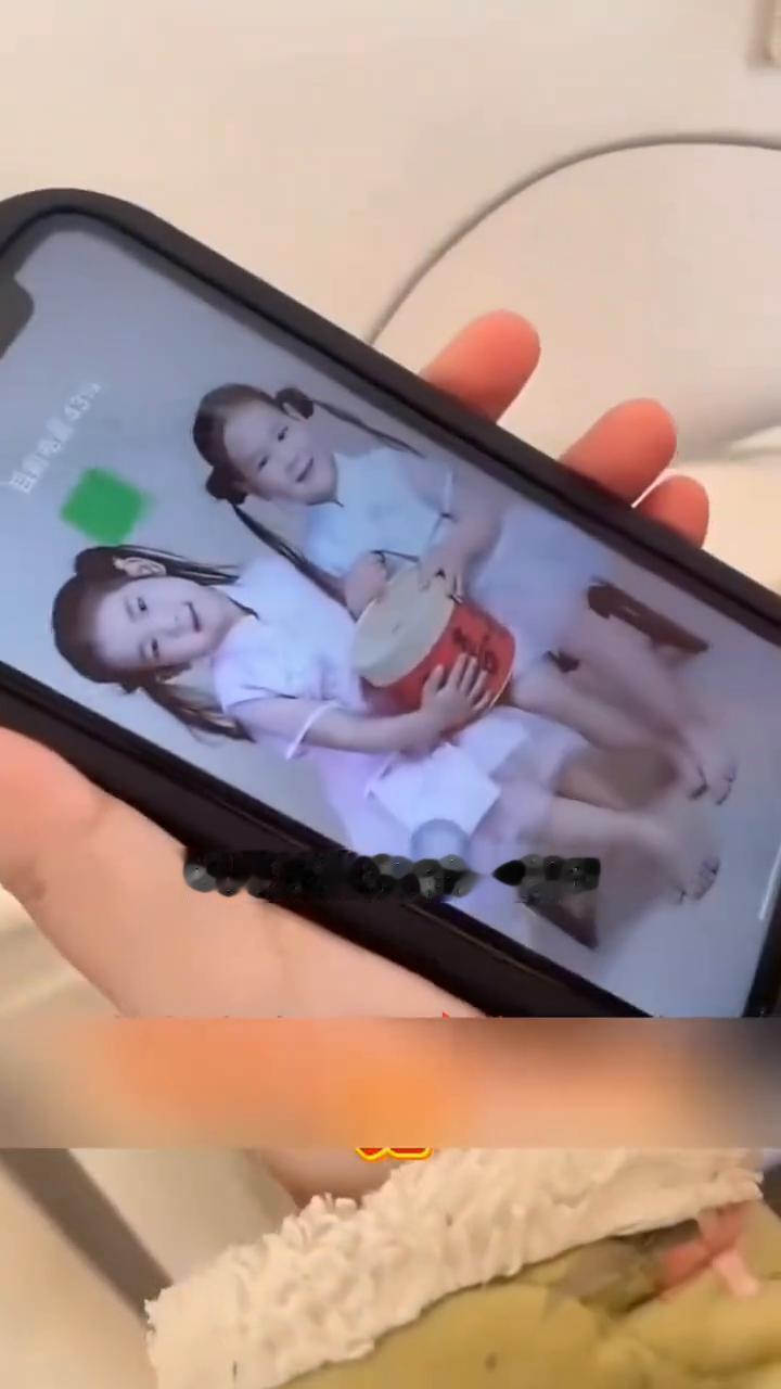 手机电池不耐用自己轻松解决。大家注意看，给手机充电千万不要直接的插上就充，如果