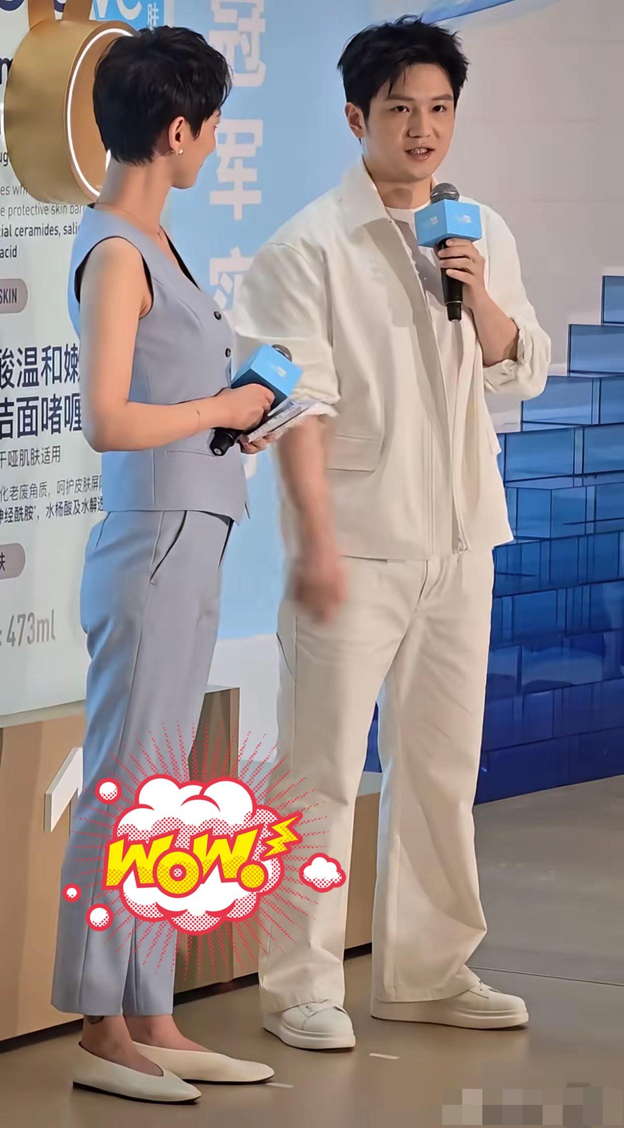 樊振东旁边的女主持人都穿了平底鞋！上海环球港今天的活动，不知道大家有没有发现亮