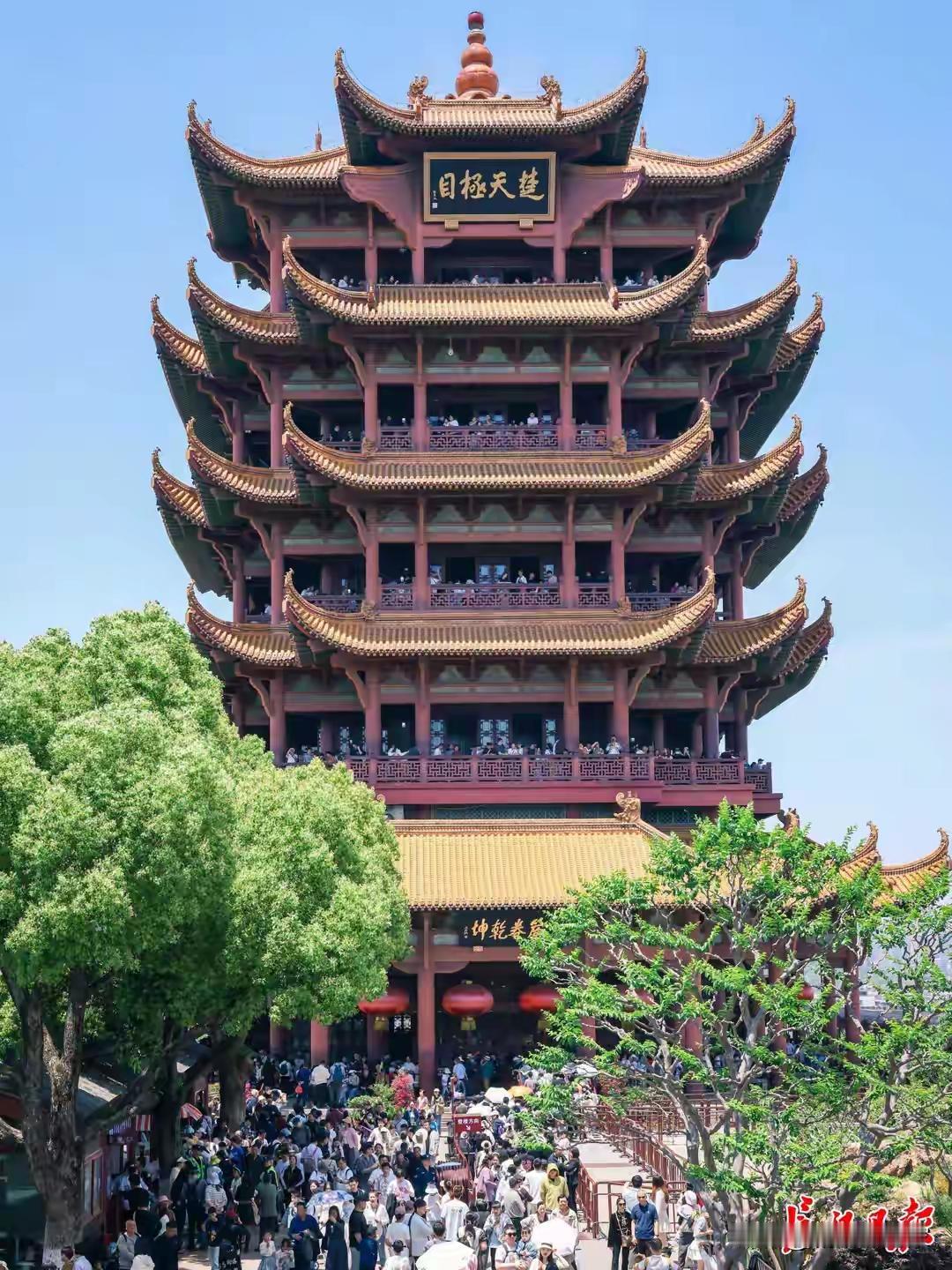 这个五一，武汉彻底火出天际！人民日报点名点赞，央视连续聚焦，千万游客扎堆涌入，从