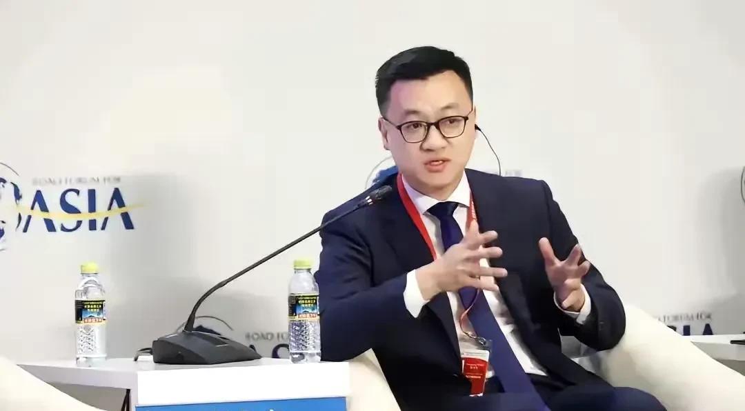 这年头房产中介圈都玩出金融杠杆了，贝壳董事长三年工资从800万飙到7个亿，相当于