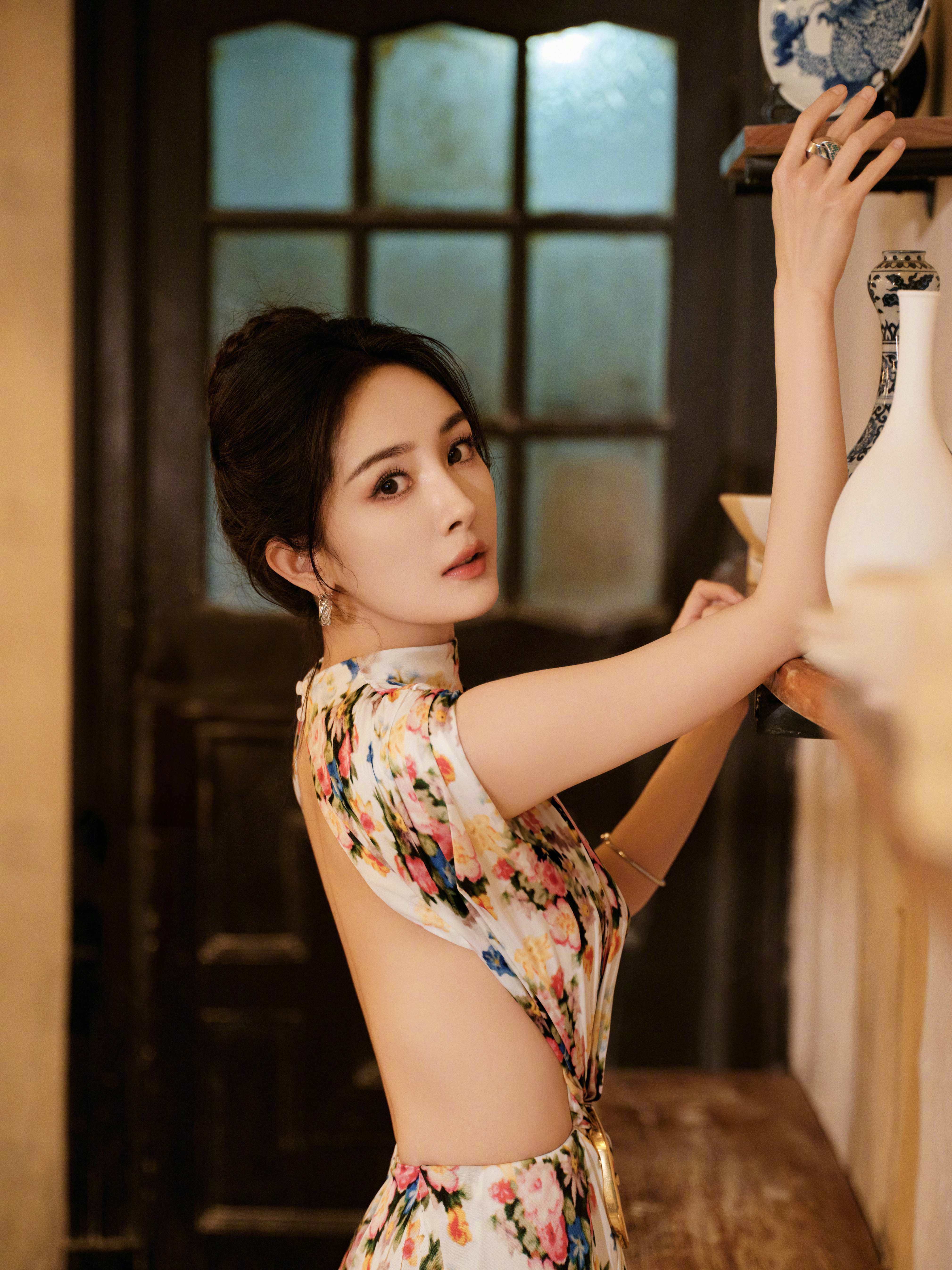 杨幂，85唯一拥有一番收视集均破2作品的女演员💐刘亦菲杨幂VOGUE百指杨幂