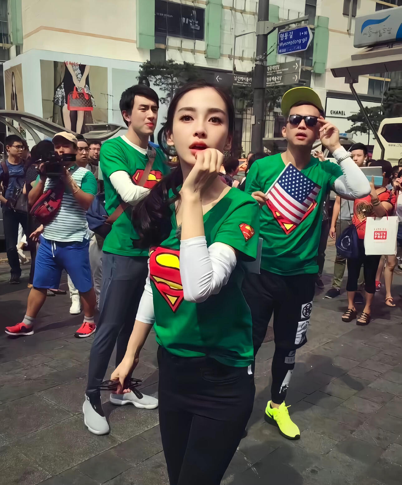 救救跑男跑男收视率低怎么不反思下导演都拍了些啥玩意儿？一群人玩的都是老套的游戏，